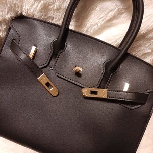 Twist Lock Satchel